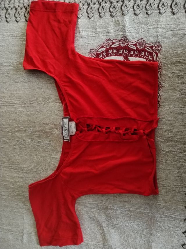 Top donna con spalle copertee