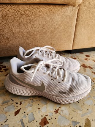 Nike revolution 5 mujer de segunda mano por 27 EUR en Alicante/Alacant en  WALLAPOP