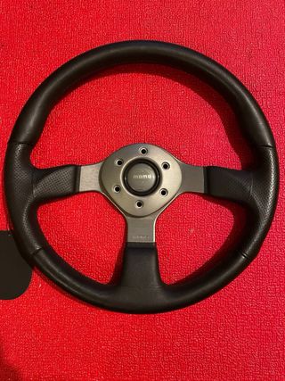 Volante MOMO