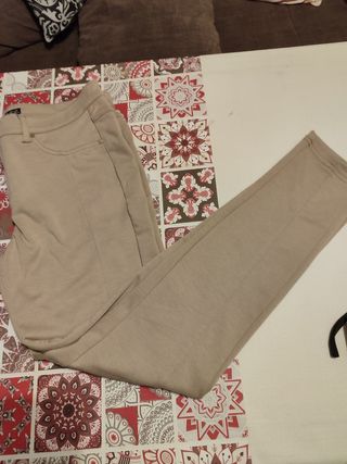 Pantalón tipo leggins sin ningún 