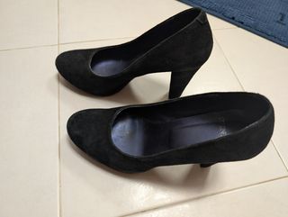 Sapato alto de veludo preto