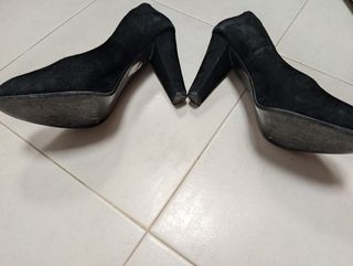 Sapato alto de veludo preto