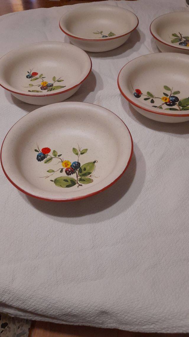 Piatti in ceramica rustica