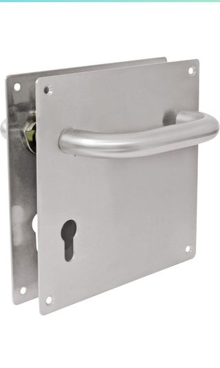 Placa con manilla para puerta