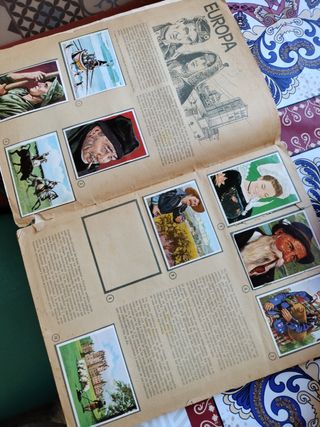 Álbum cromos hombre raza y costumbre