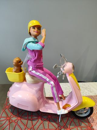 BARBIE. Barbie motorizada