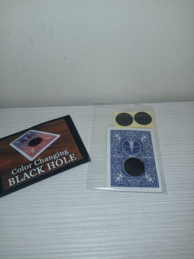 Agujero negro en carta truco de magia.