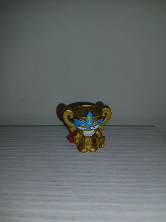 Superthings plateados y dorados