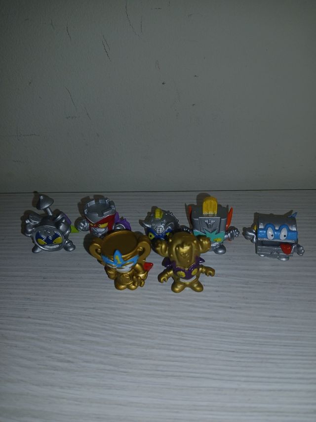 Superthings plateados y dorados