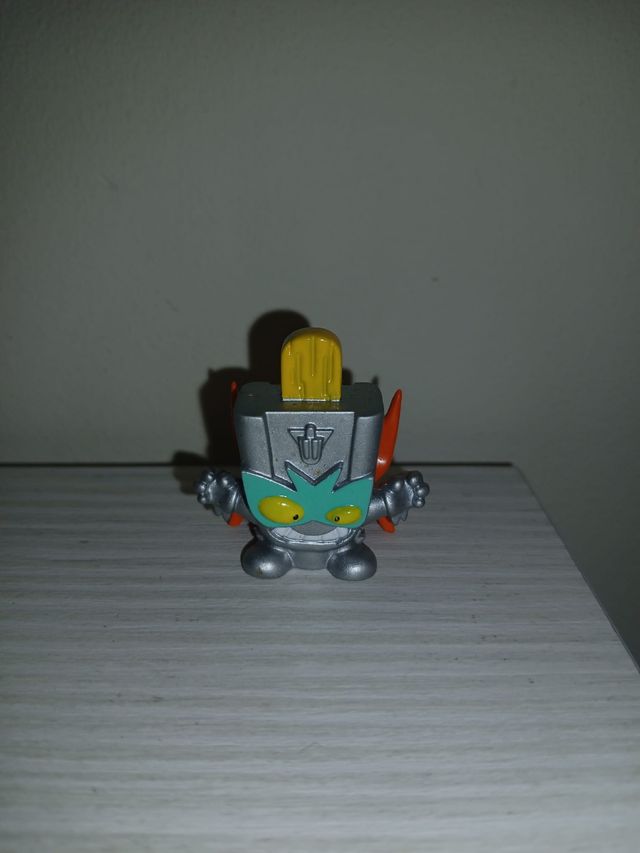 Superthings plateados y dorados