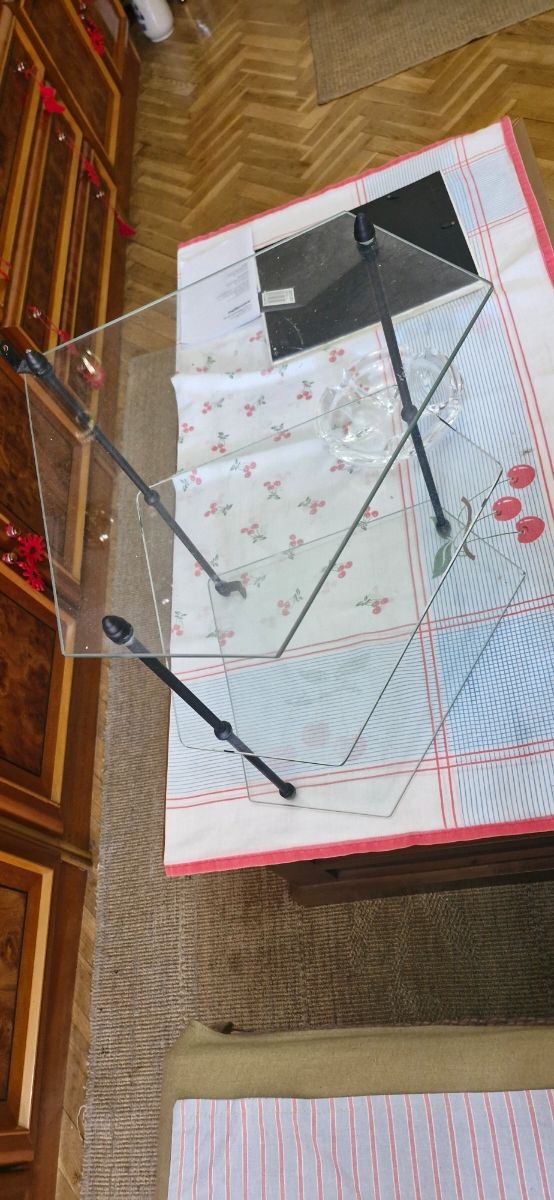 Estanteria de cristal