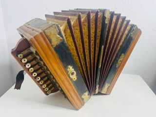 Collezione di fisarmoniche antiche