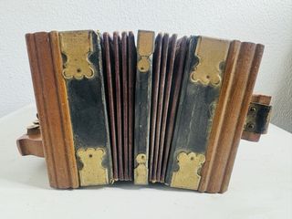 Collezione di fisarmoniche antiche