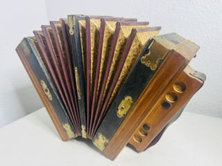 Collezione di fisarmoniche antiche