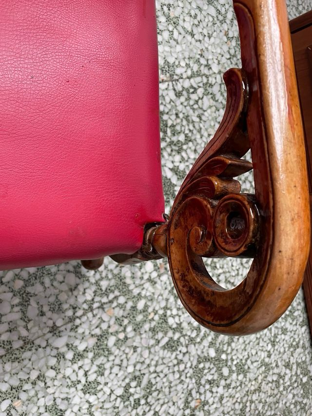 Mecedora artesana de madera maciza de olivo