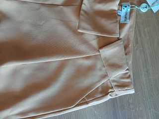 Pantalón color camel Minueto