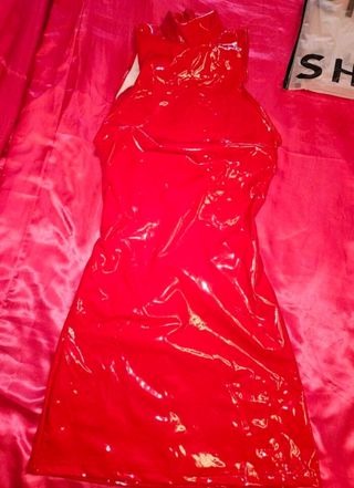 Vestido vinilo rojo escote espalda XXS