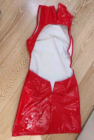 Vestido vinilo rojo escote espalda XXS