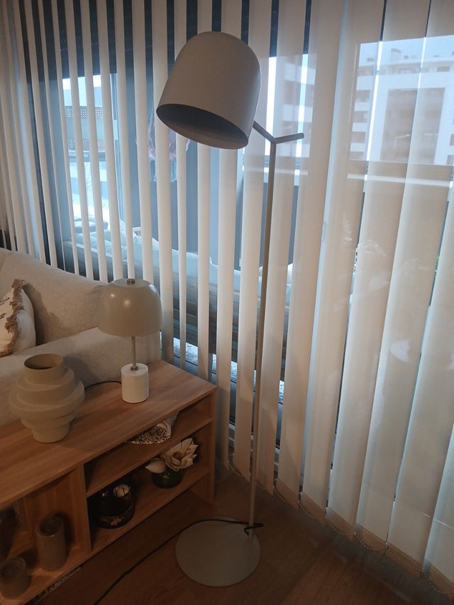 Lámpara de pie KaveHome. Mitad de precio!!