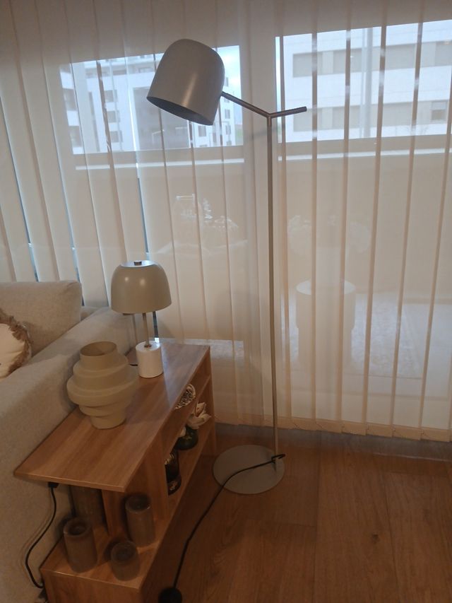 Lámpara de pie KaveHome. Mitad de precio!!