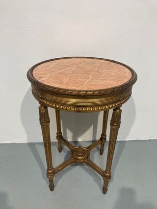 Antigua mesa redonda dorada y marmol