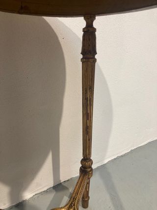 Antigua mesa redonda dorada y marmol