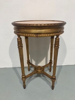 Antigua mesa redonda dorada y marmol