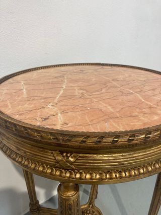 Antigua mesa redonda dorada y marmol