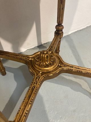 Antigua mesa redonda dorada y marmol