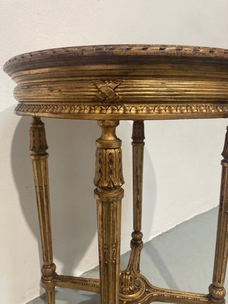 Antigua mesa redonda dorada y marmol