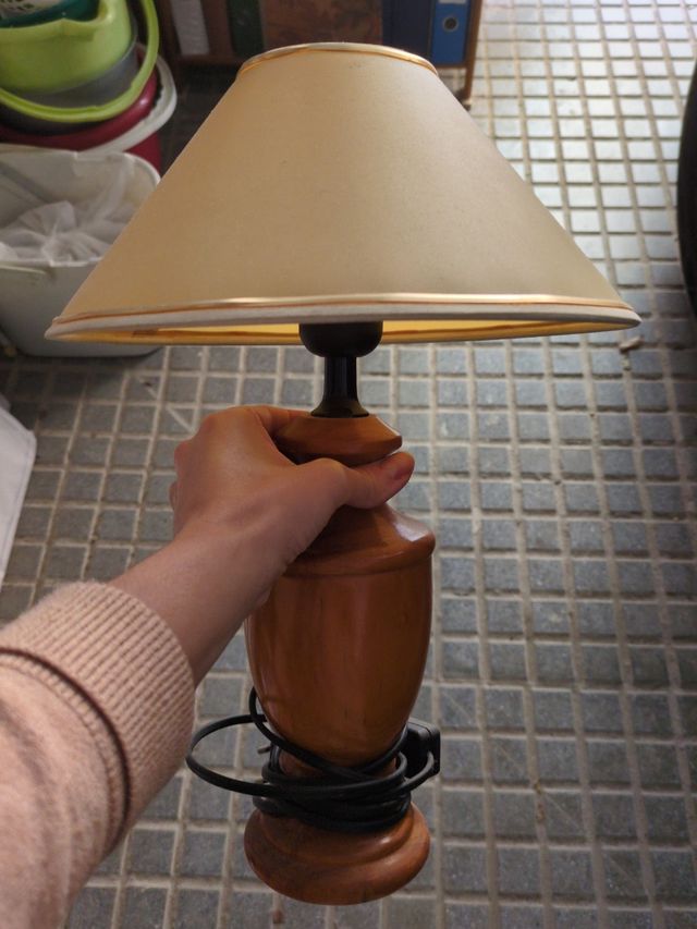 Lampada in legno