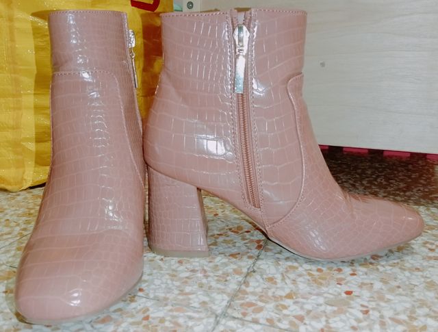 Zapatos/ botas / scarpe stivaletti con tacco. Prim