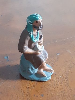 Figura pesebre barro comiendo