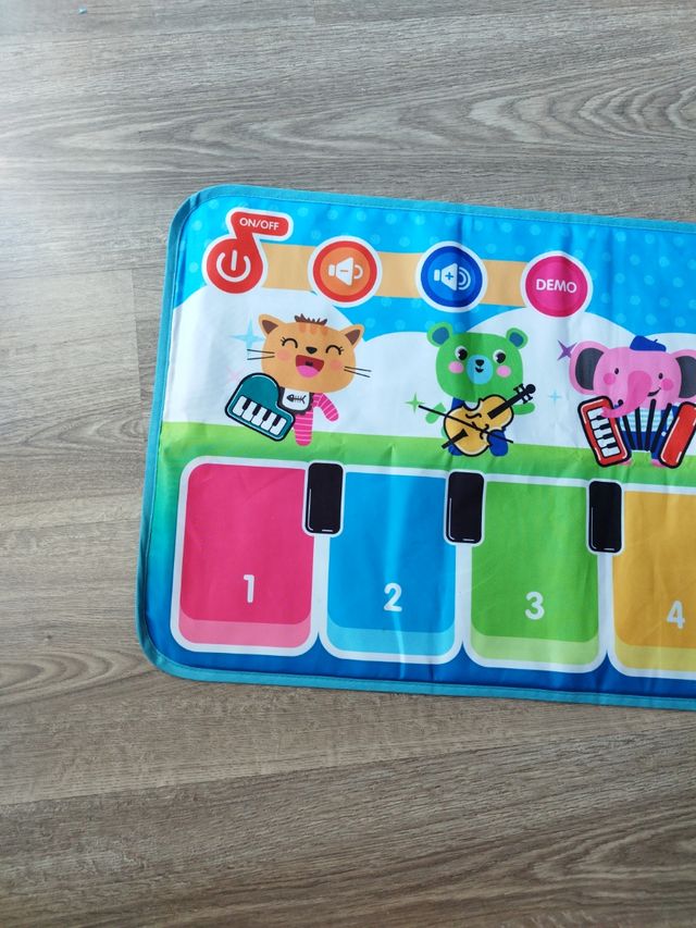 Piano de pies de juguete