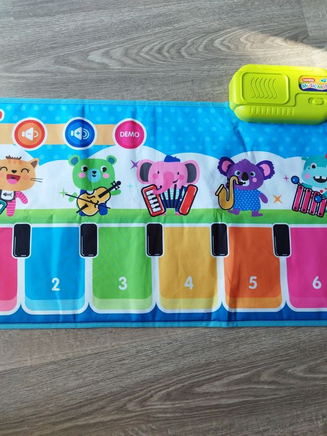 Piano de pies de juguete