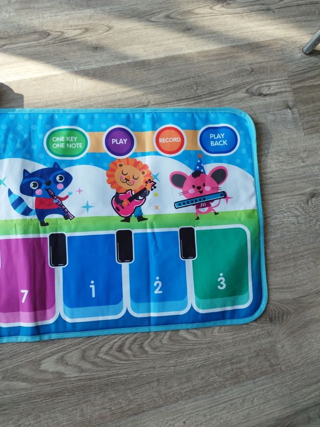 Piano de pies de juguete