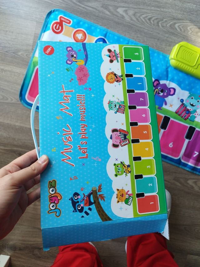 Piano de pies de juguete