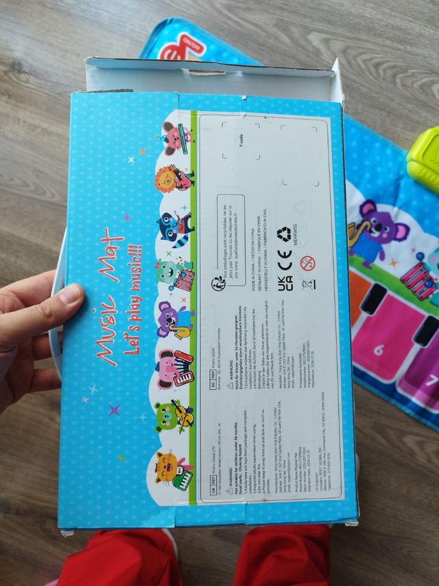 Piano de pies de juguete