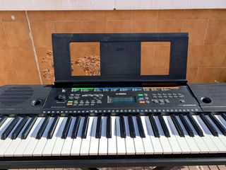 Teclado Yamaha PSR E253