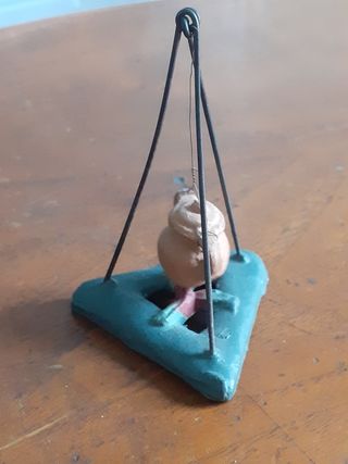 Figura pesebre barro hoguera