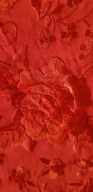 Mantón de manila rojo guinda