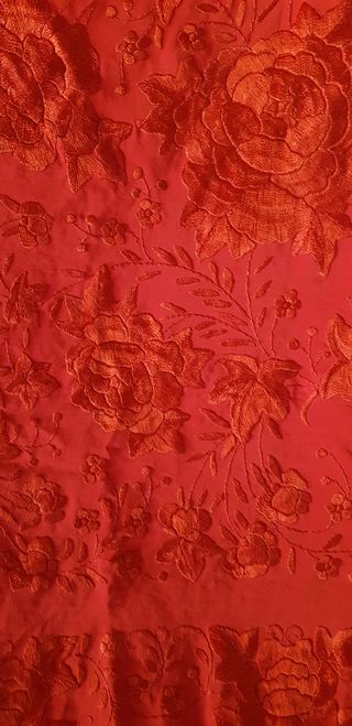 Mantón de manila rojo guinda
