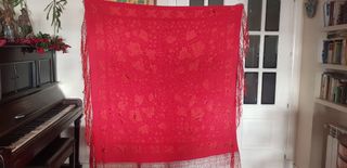 Mantón de manila rojo guinda
