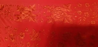 Mantón de manila rojo guinda