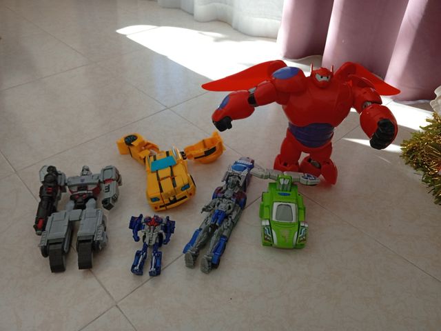 Lote de Transformers. Incluye Big Hero 6