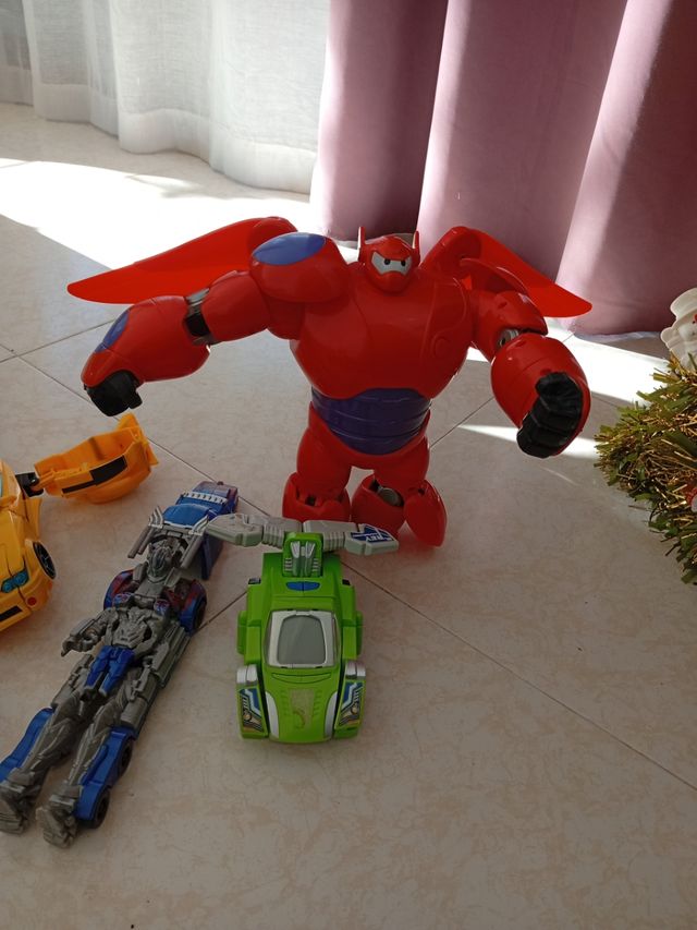 Lote de Transformers. Incluye Big Hero 6