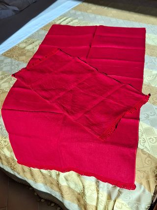 Coppia di asciugamani in lino rosso