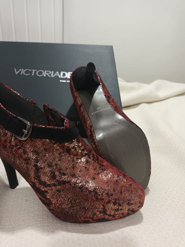 2 pares de zapatos de mujer talla 37 y 38