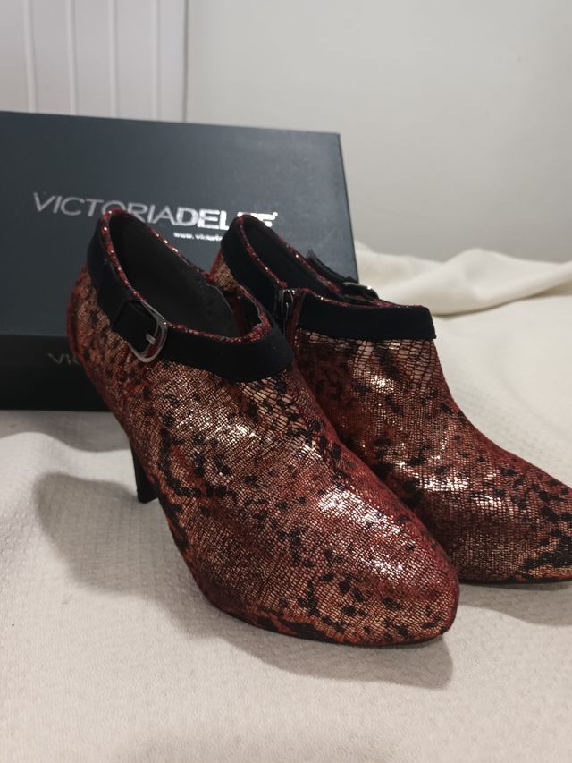 2 pares de zapatos de mujer talla 37 y 38