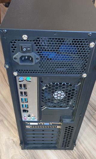 Intel Xeon 2,4ghz. Ram 16 gb. Disco Nvme 240